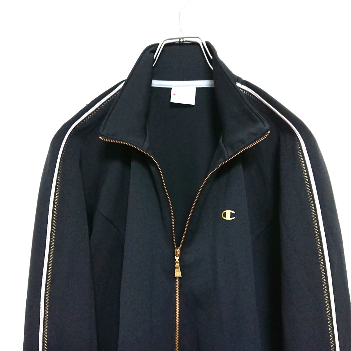 Champion チャンピオン 黒 ジャージ 刺繍ワンポイントロゴ Champion チャンピオン 黒 ジャージ 刺繍ワンポイントロゴ