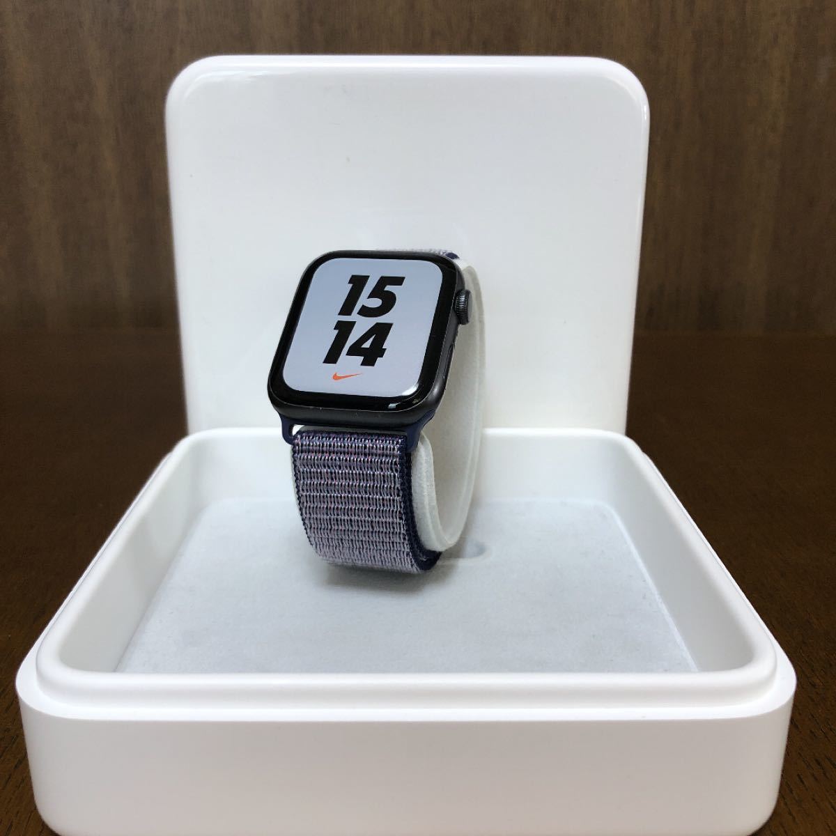 Apple Watch seriesSE NIKEモデル/ナイキモデル 44mm スマートウォッチ