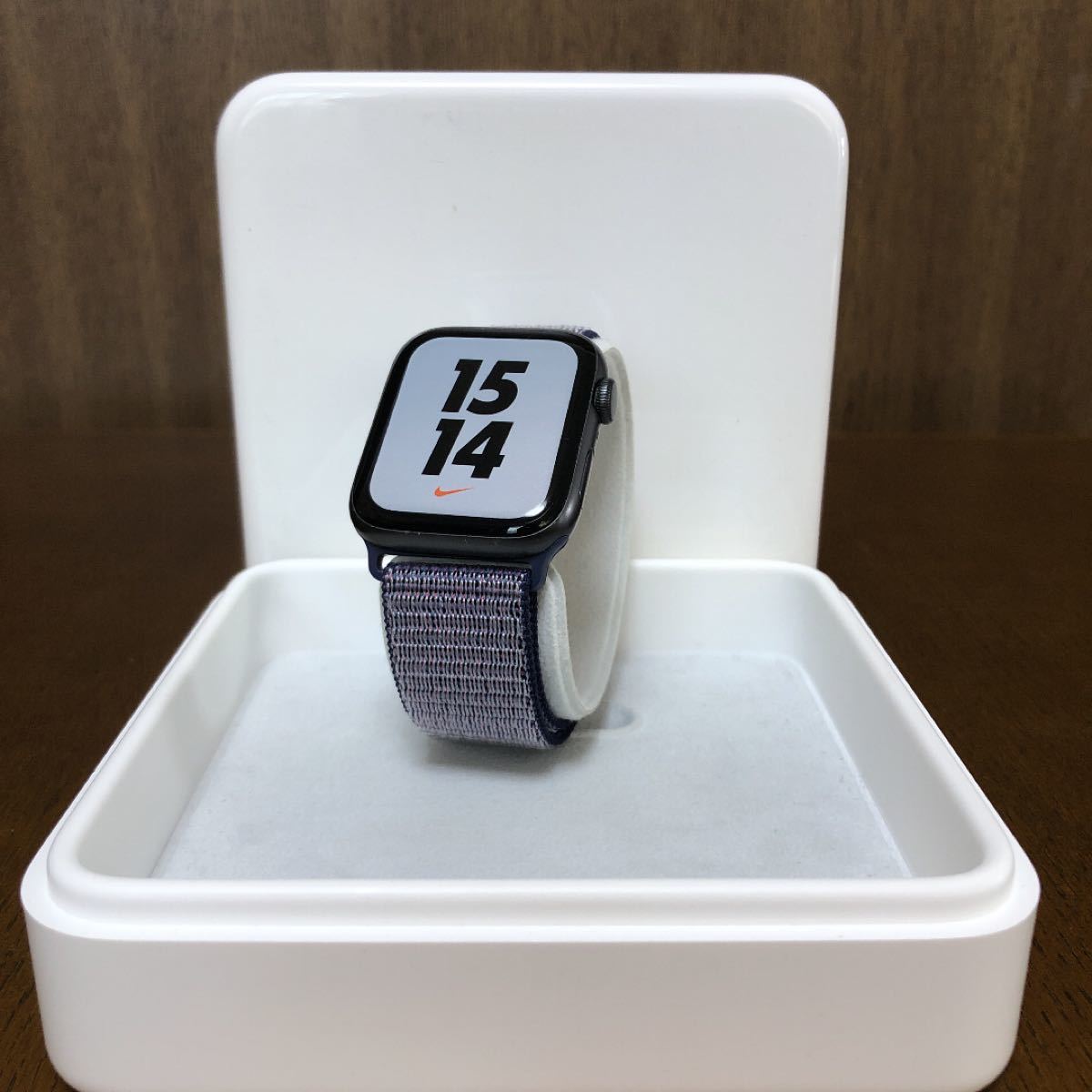 Apple Watch SE2 44mm シルバー NIKE白バンド ほぼ未使用-