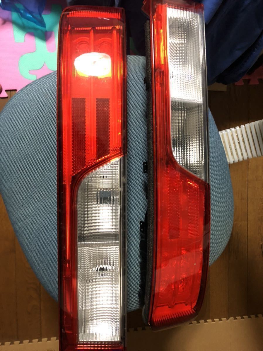 再入荷 スズキ エブリイワゴンテールレンズ左右セット DA17W 純正