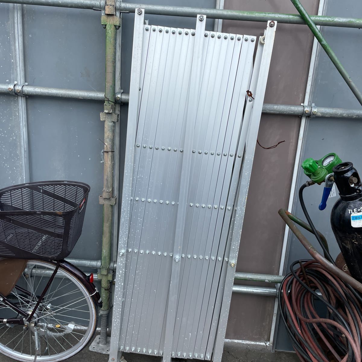 引き取り限定 ジャバラゲートアルミ 兼用 同経 足場 単管 工事現場 DIY
