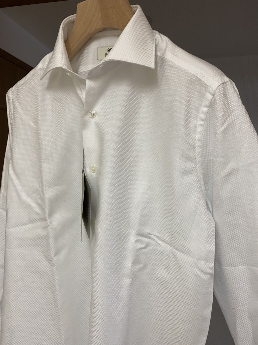 新品 BAGUTTA 定番 ドレスシャツ バグッタ スリムフィット ホワイト 白シャツ ジャカード織り ビジネスシャツ イタリアブランド クールビズ_画像6