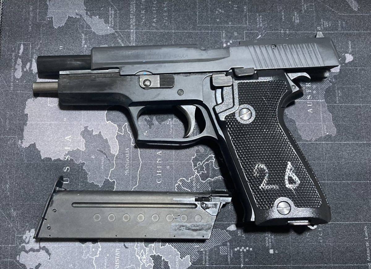 モデルガン タナカ SIG P226 未発火 グリップにオイルのベタつきあり！-