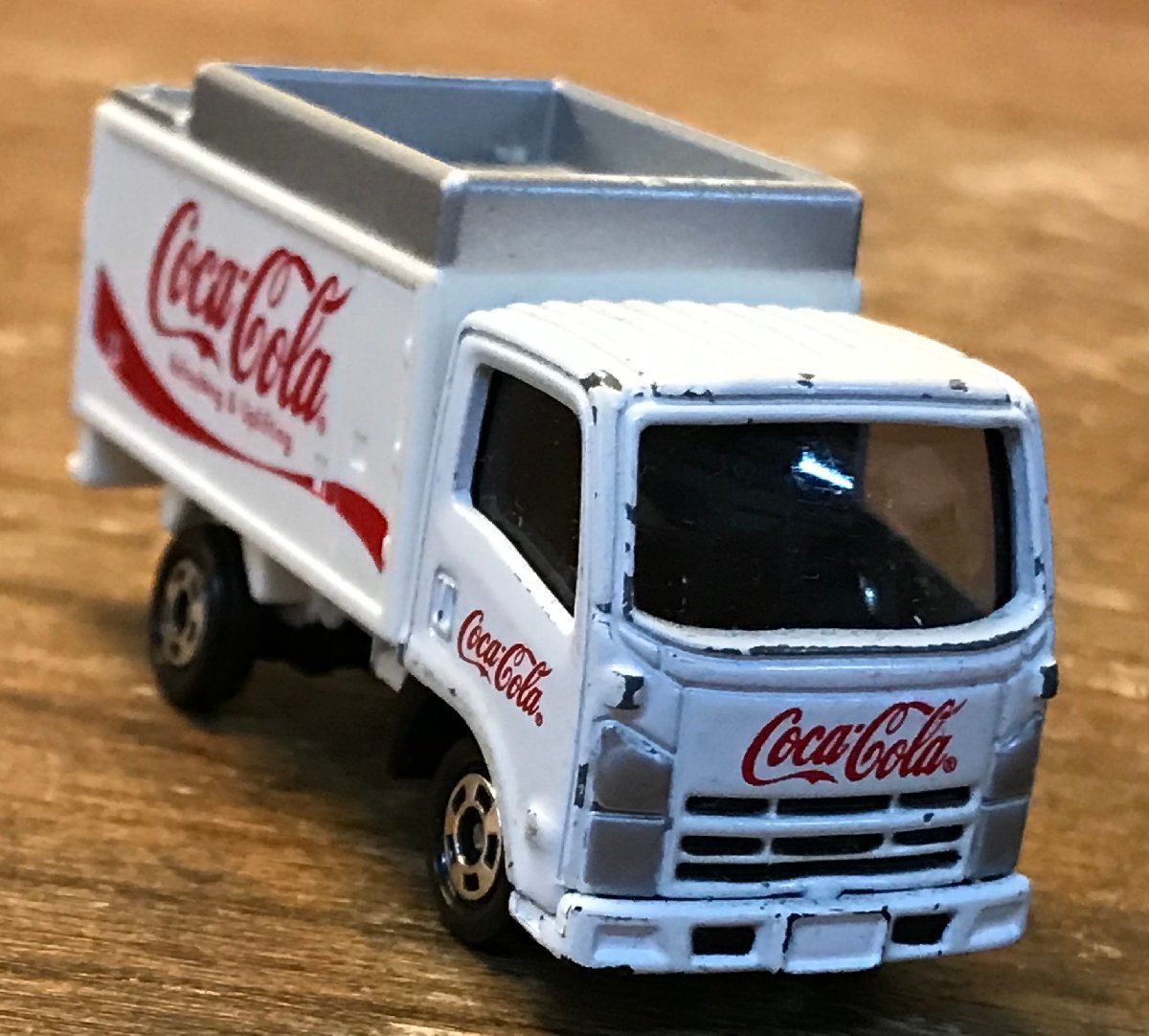 CC-7048 ■送料無料■ COCA COLA トラック ISUZU ELF トミカ TOMICA TOMY 自販機 ミニカー 車 自動車 41g ●動作品 /くGOら_画像1