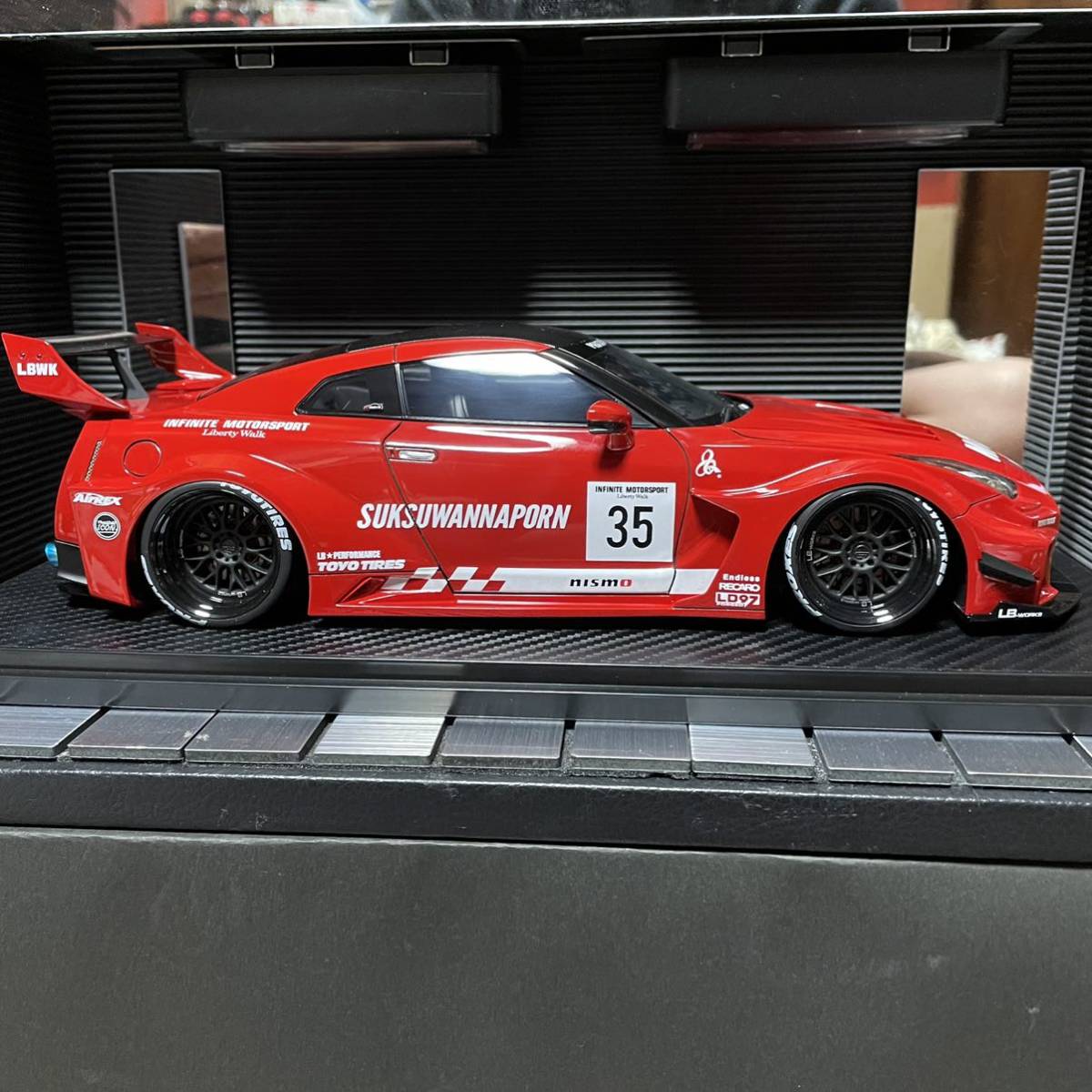 新品未展示品　イグニッションモデル 1/18 LB★WORKS リバティーウォーク　日産スカイライン　WORKS 35GT-RR Red_画像4