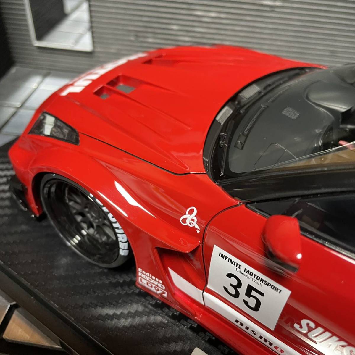 新品未展示品　イグニッションモデル 1/18 LB★WORKS リバティーウォーク　日産スカイライン　WORKS 35GT-RR Red_画像7