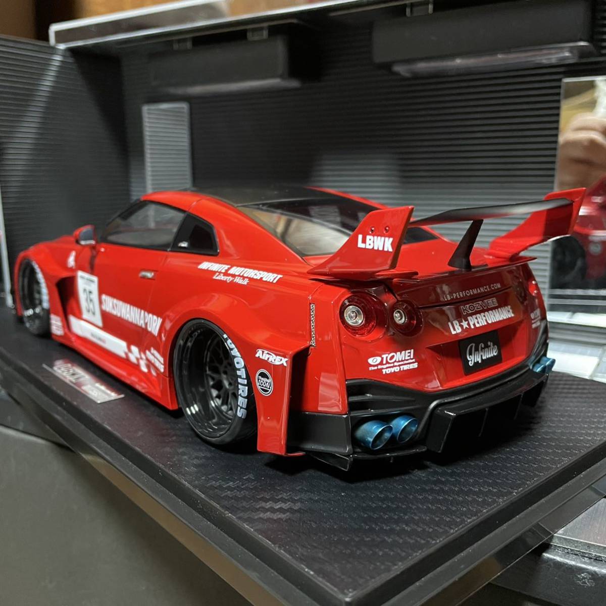 新品未展示品　イグニッションモデル 1/18 LB★WORKS リバティーウォーク　日産スカイライン　WORKS 35GT-RR Red_画像2