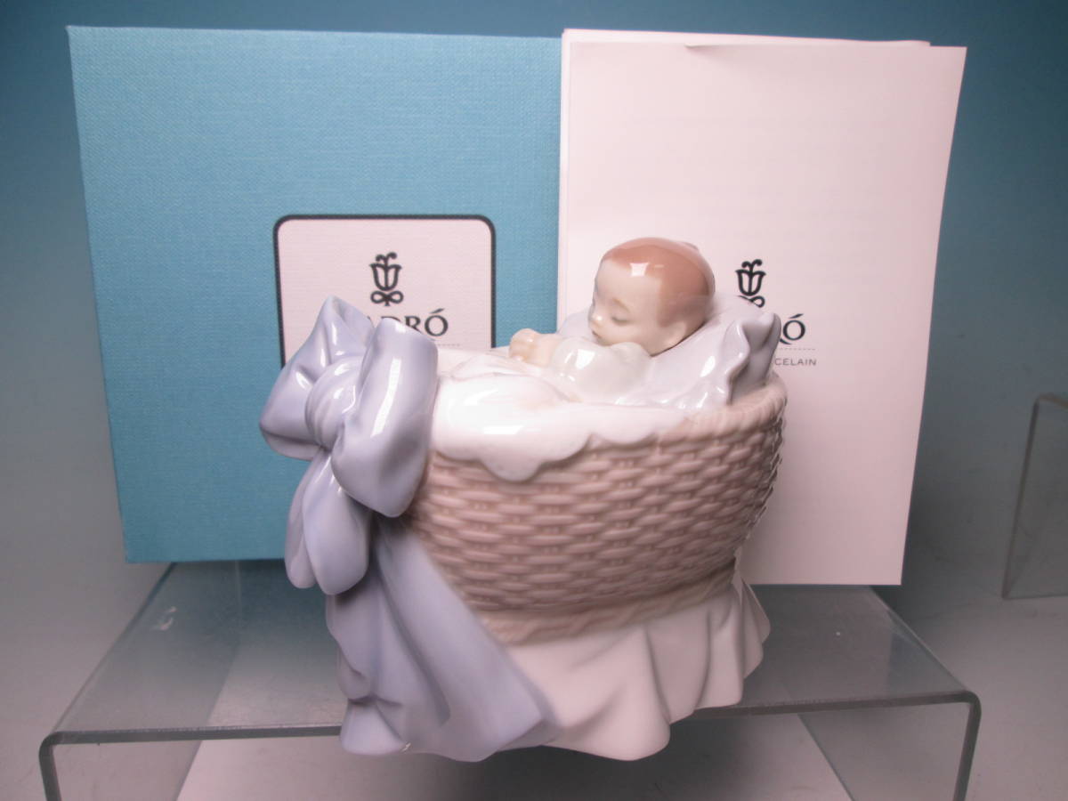 ☆LLADRO リヤドロ 赤ちゃん男の子の置物 共ケース付 新品 ベビーフィギュリン 出産のお祝いに