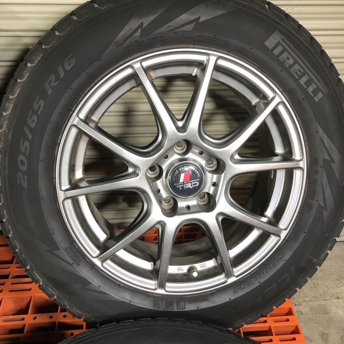 A-TECH TRD 16インチアルミホイール 4本セット ピレリ 205/65R16 スタッドレスタイヤ プリウスα エスティマ アルファードノア ヴォクシー_画像4