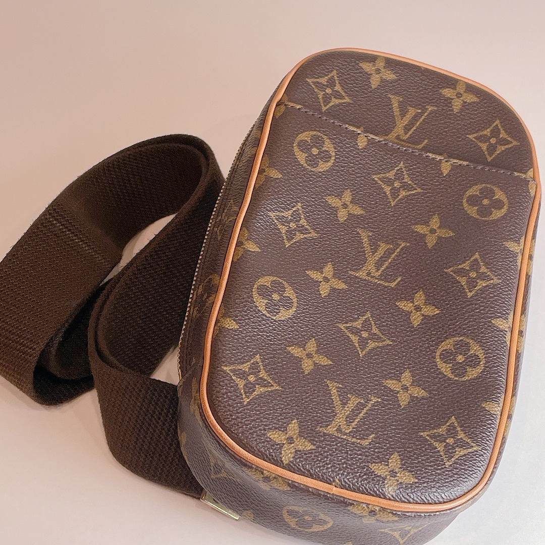 77】Louis Vuitton ルイヴィトン モノグラム ポシェット・ガンジュ