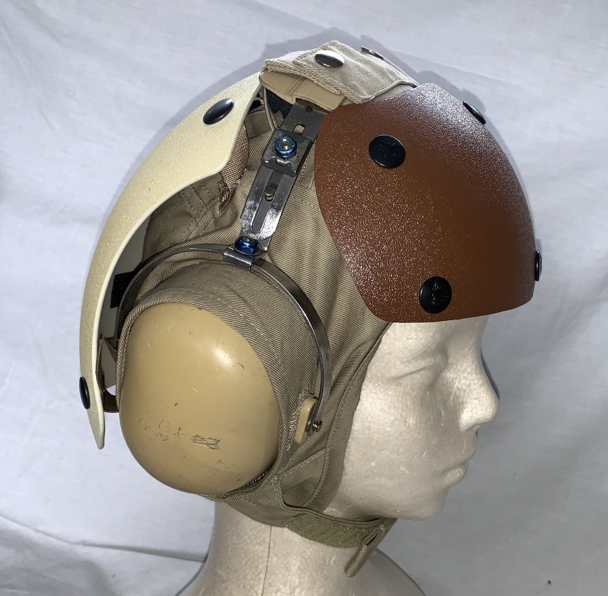  the US armed forces navy flight deck Crew helmet NAVY navy 98 year size 6-3/4 Brown & white US.AIR FORCE USAF Air Force 6106A