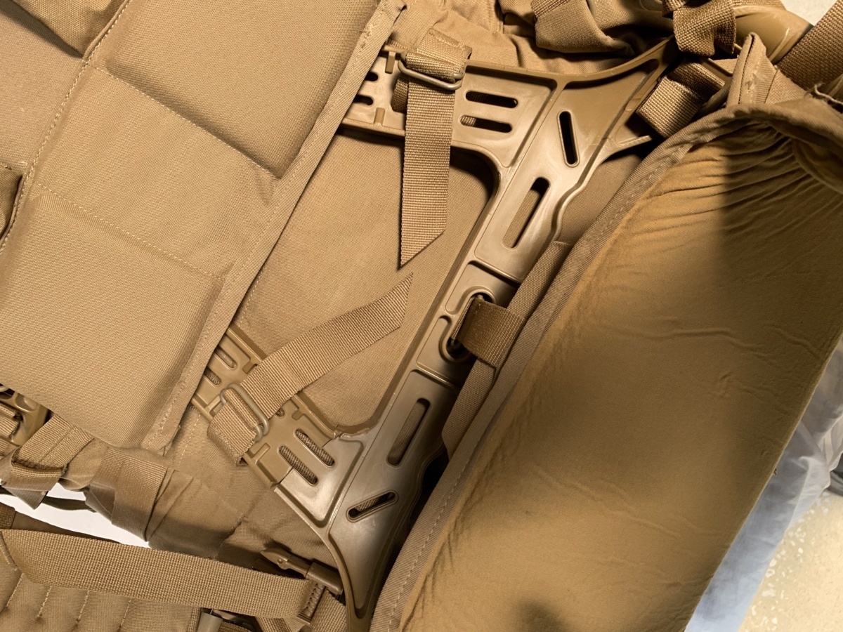 米軍メインパックフレーム付コヨーテブラウン バッグ リュック本物最新型希少品アメリカ軍US MC海兵隊フォースリーコン武装偵察隊0824_画像5
