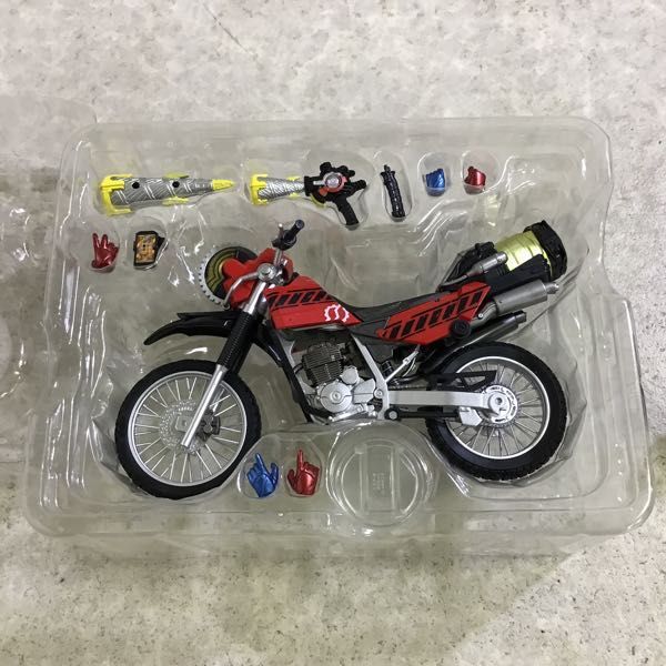 1円~ バンダイ S.H.Figuarts 仮面ライダービルド マシンビルダー