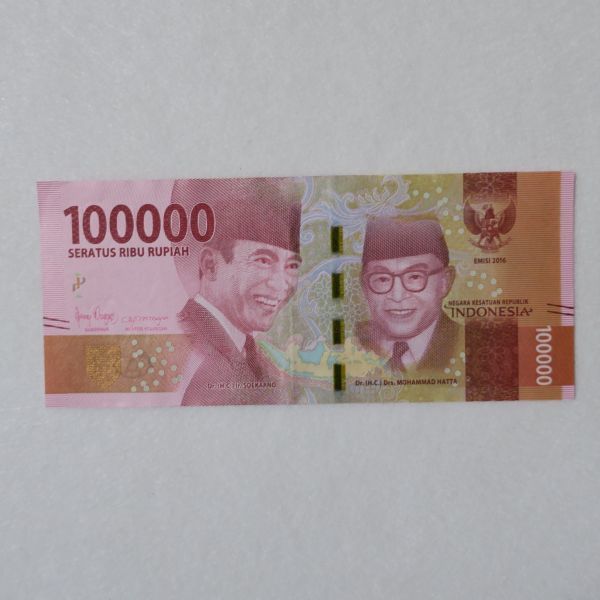 インドネシア 10万ルピア紙幣 2016年/2020年 mariposablanca