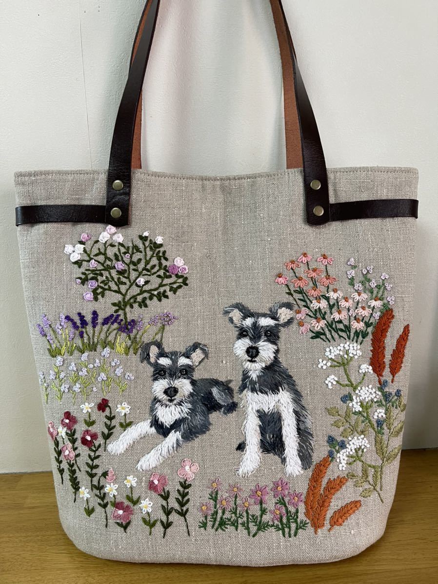 ハンドメイド トートバッグ 手刺繍 犬柄 ミニチュアシュナウザー 花柄