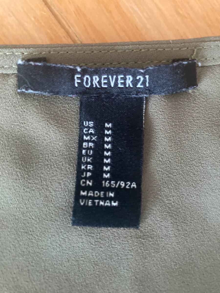 Forever21 フォーエバー21 半袖 カットソー カーキ M Tシャツ 