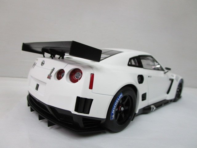 開催中 オートアート 1 18GT-R GT1ワールドチャンピオンシップ2010