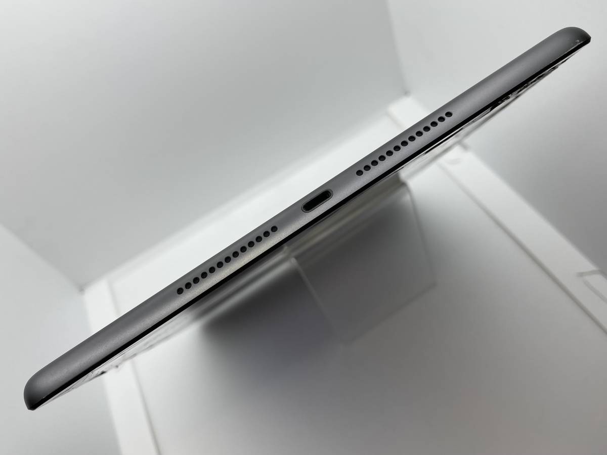 【中古・ジャンク】液晶割れ Apple iPad 8th 32GB Wi-Fi+C SoftBank グレイ NW利用制限▲ 本体 1 A-27338_画像3