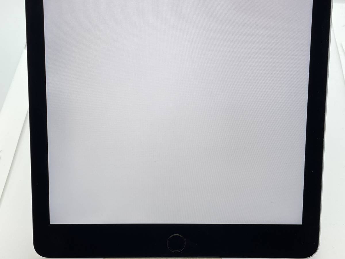【中古・ジャンク】液晶浮き バッテリー膨張 Apple iPad Air 2th 32GB Wi-Fi+C SoftBank グレイ NW利用制限〇 本体 1 A-24377_画像8