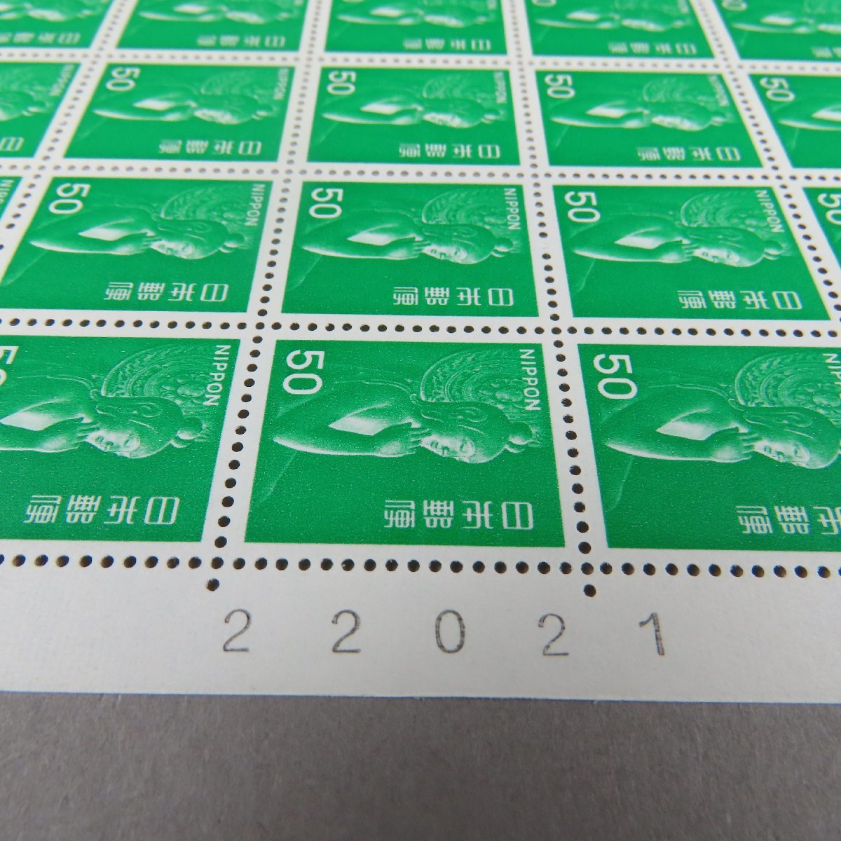 【切手0560】新動植物国宝図案切手 1976年シリーズ 弥勒菩薩像 50円100面1シート _画像4