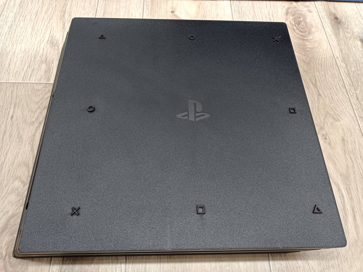 071 A）〈中古品〉 PlayStation4Pro PS4Pro 本体 CUH-7000B　1TB ブラック 欠品物あり　【動作確認/初期化済み】_画像4