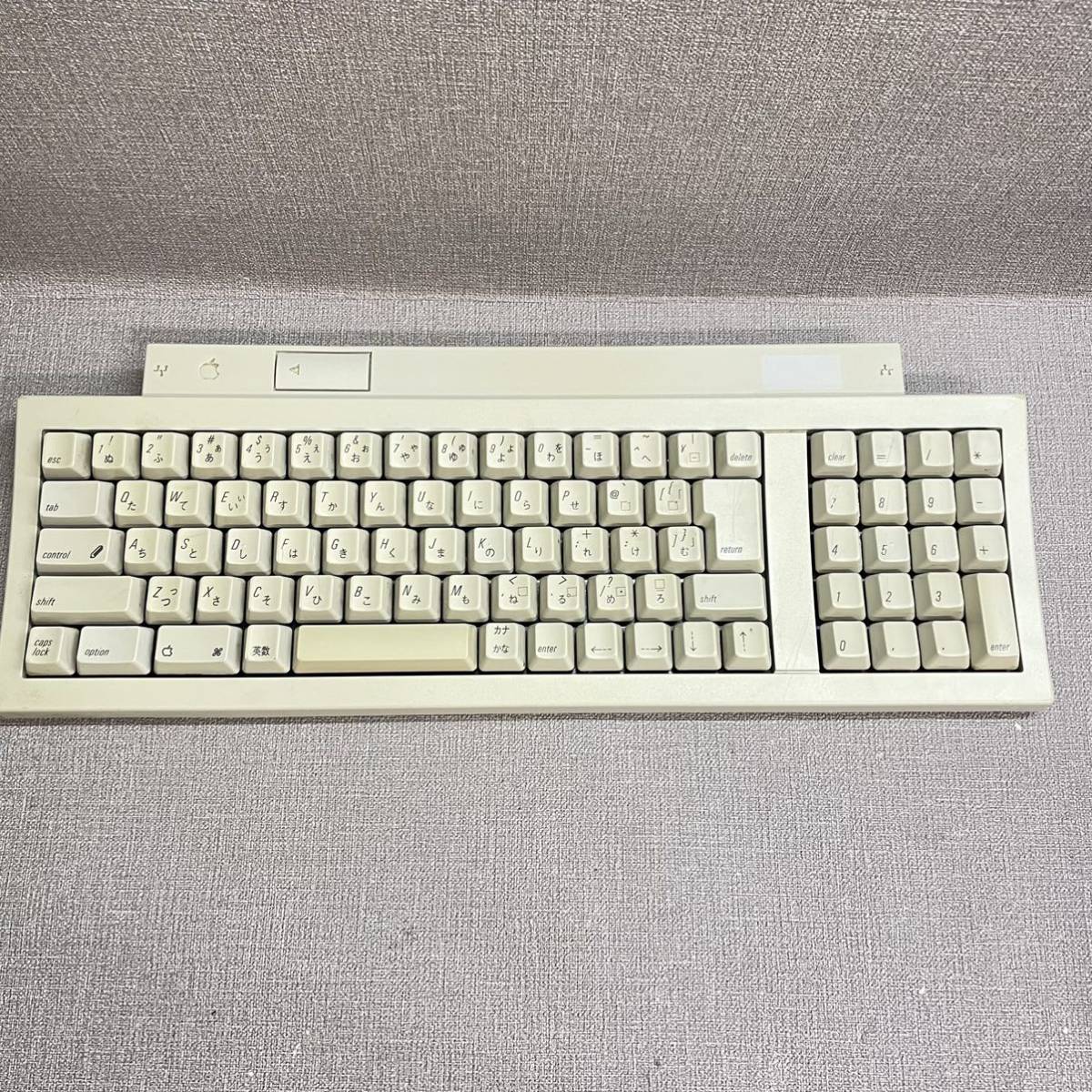 N2-1）Apple KeyboardII アップルキーボードII M0487 アップル/Apple Desktop Bus Mouse II ADBマウス M2706付き 動作未確認 （16）の画像2