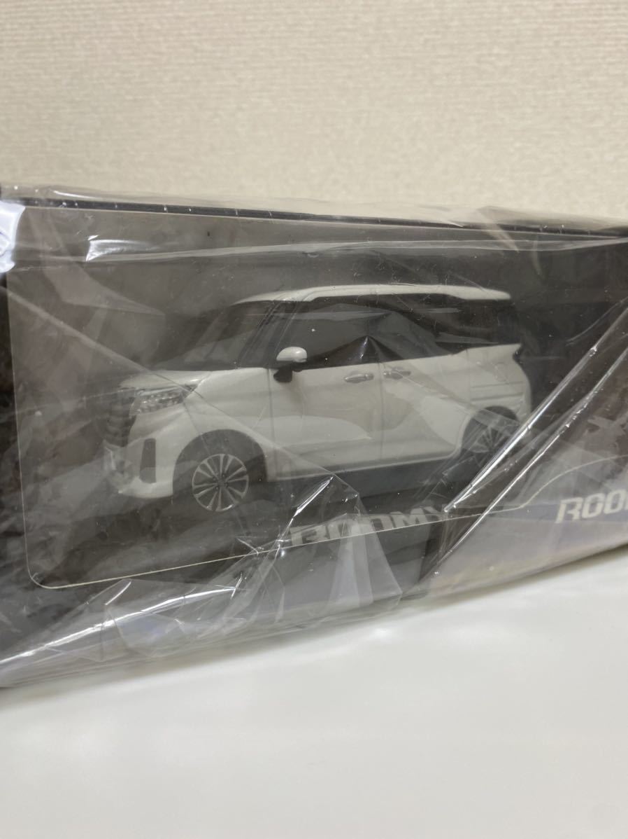 未使用品】 TOYOTA 新型ルーミー カスタムG-T カラーサンプル ミニカー