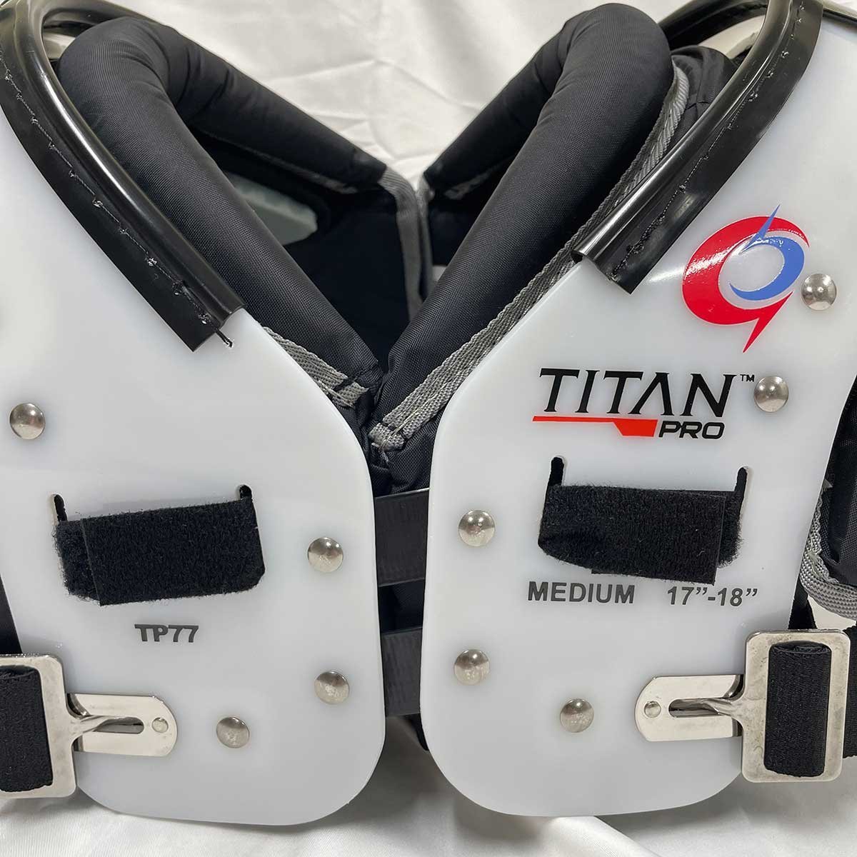 QB CLUB ショルダーパッド タイタンプロ TP77 TITAN PRO アメリカン