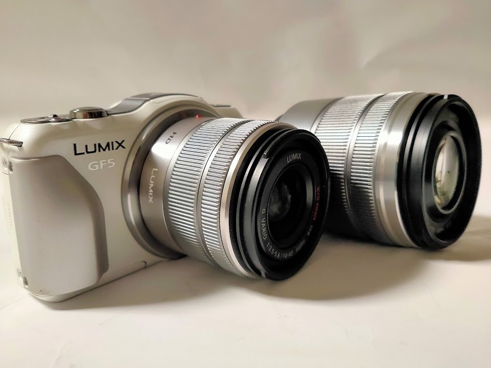 1円スタ-ト★美品★Panasonic パナソニック LUMIX DMC-GF5 シェルホワイト★ズームレンズ２個セット（14-42ｍｍ＆45-150ｍｍ）レンズフード_画像3