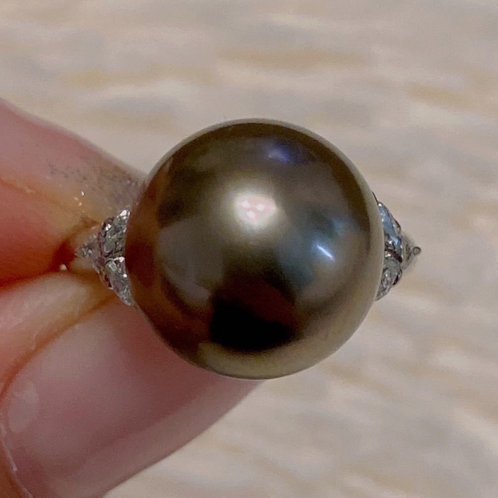 凛とした美しさ！！【Tahiti Perl】黒蝶タヒチパール　真珠約13.3mm 脇ダイヤモンド　0.23ct pt900 約9g_画像1
