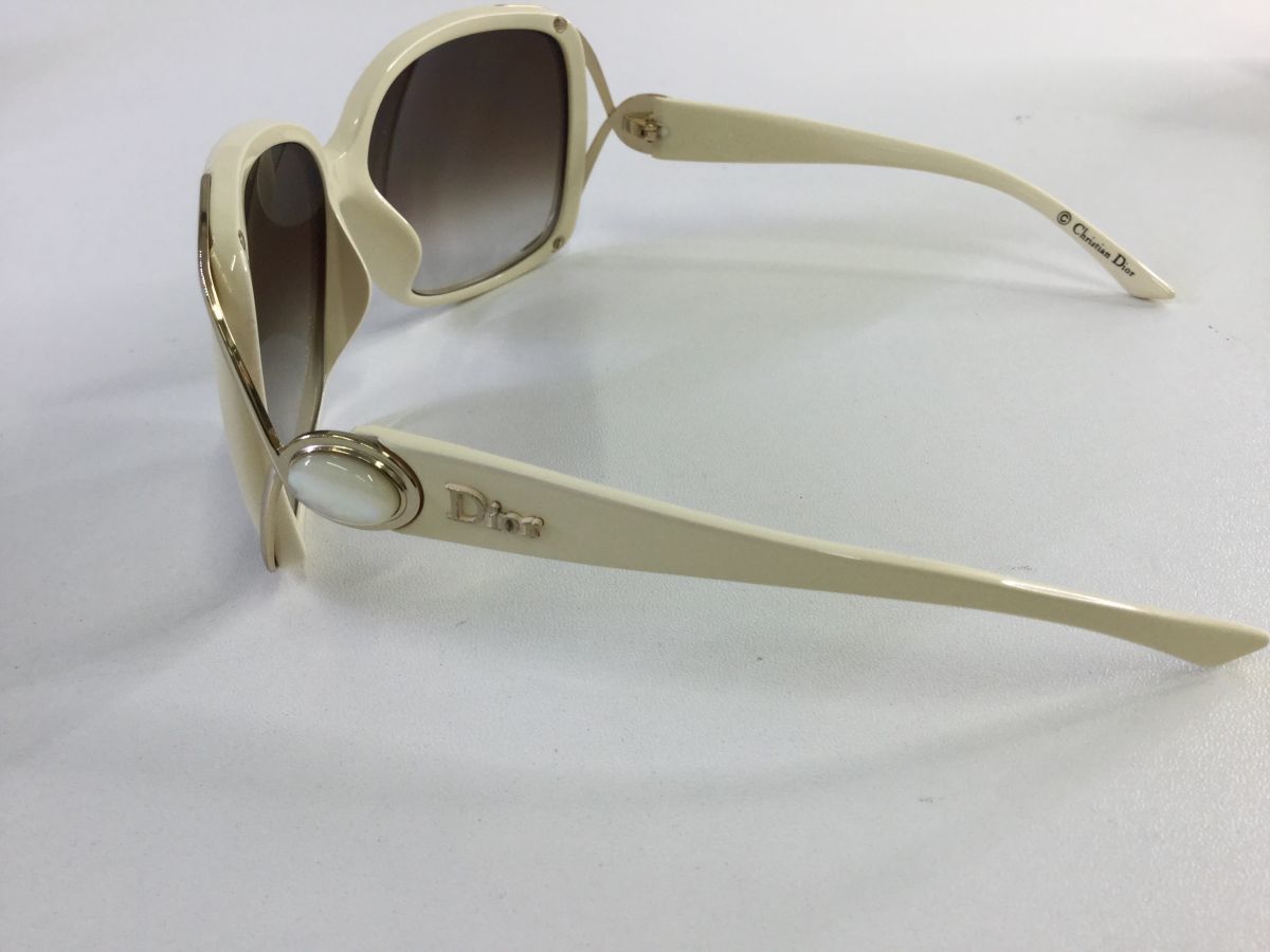 営KZ905-60-M　【ケース・箱付き】Christin Dior(ディオール) COPACABA2F N5AJS 61□14 115 デザインサングラス メガネ 眼鏡 白 ホワイト_画像7