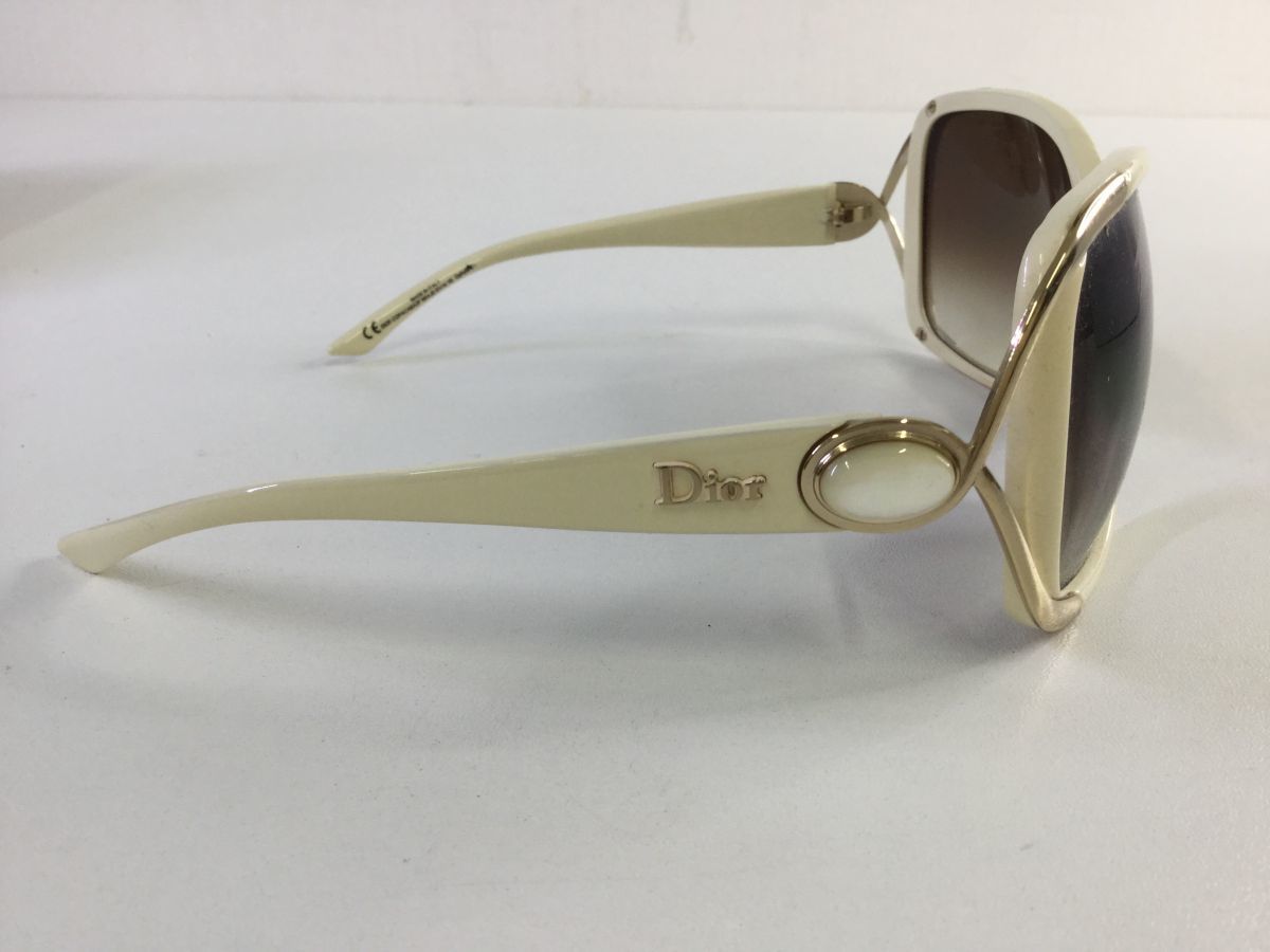 営KZ905-60-M　【ケース・箱付き】Christin Dior(ディオール) COPACABA2F N5AJS 61□14 115 デザインサングラス メガネ 眼鏡 白 ホワイト_画像6