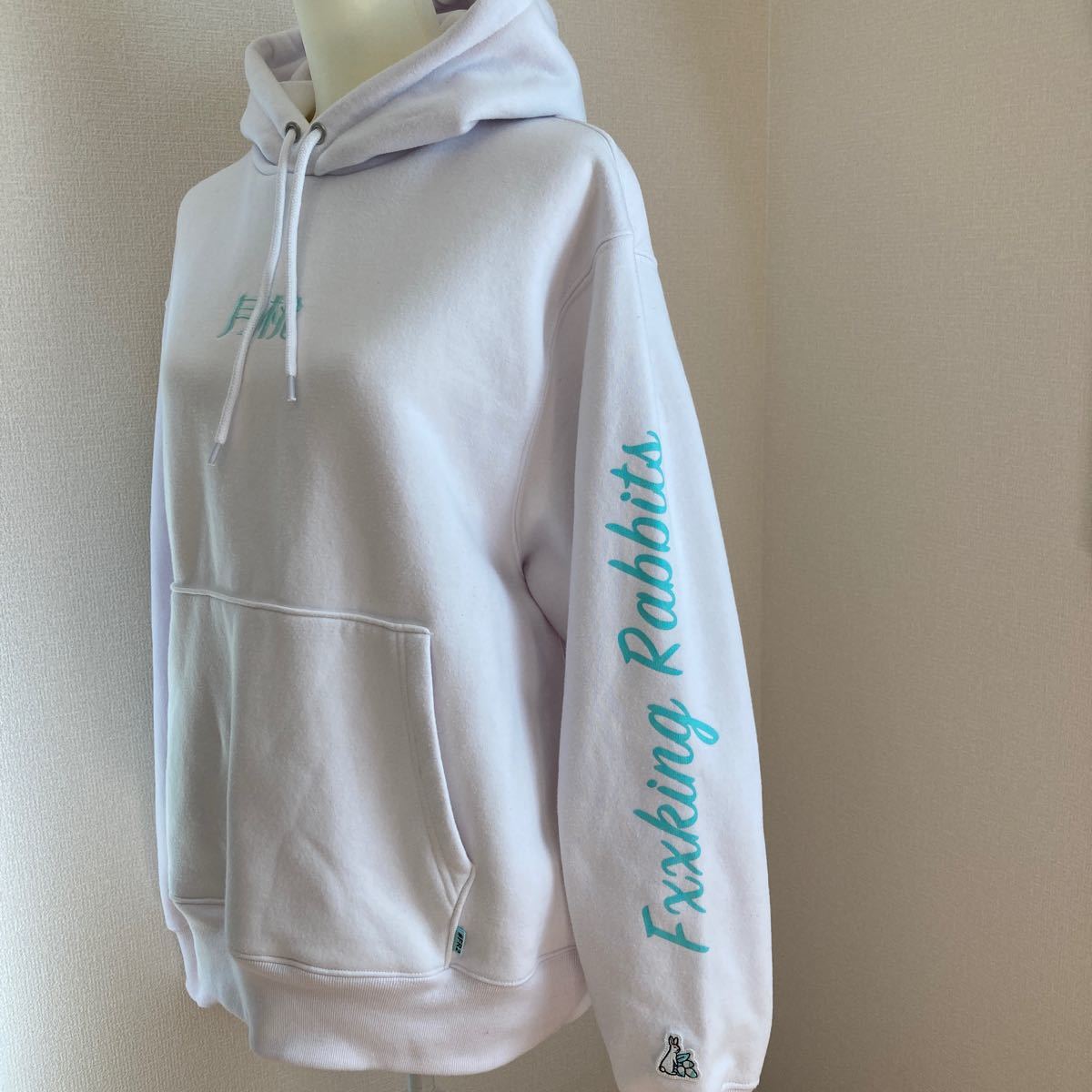 美品 メンズ パーカー FR2 沖縄限定 花札 月桃 白 サイズM 美品 メンズ パーカー FR2 沖縄限定 花札 月桃 白 サイズM
