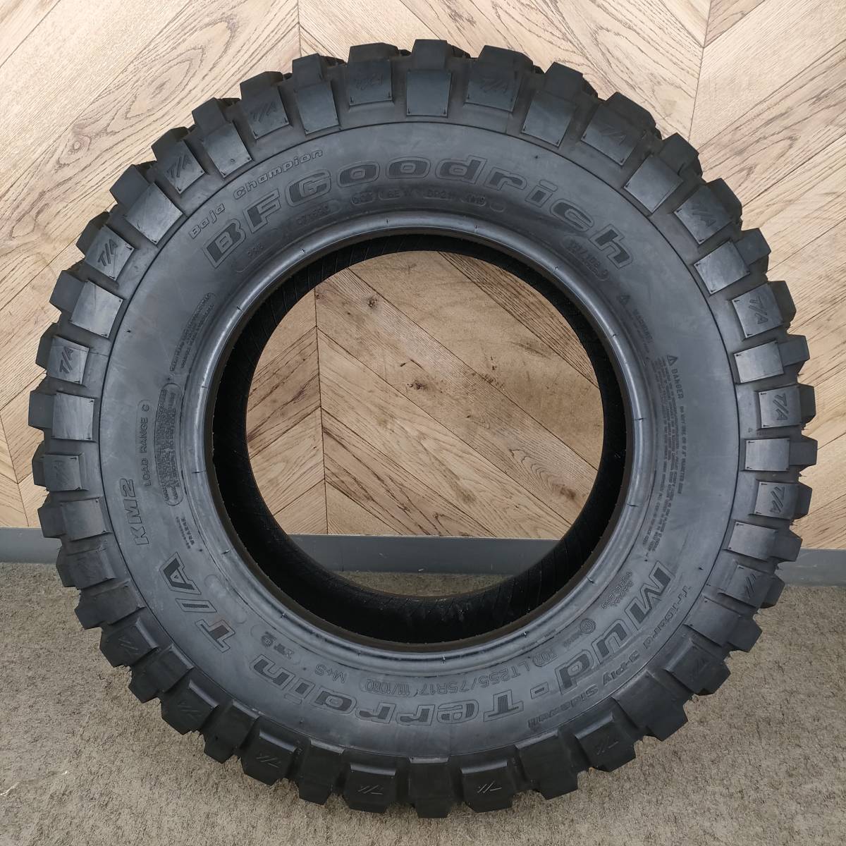 バリ山】 255/75R17 111/108Q BF グッドリッチ Mud-Terrain KM2