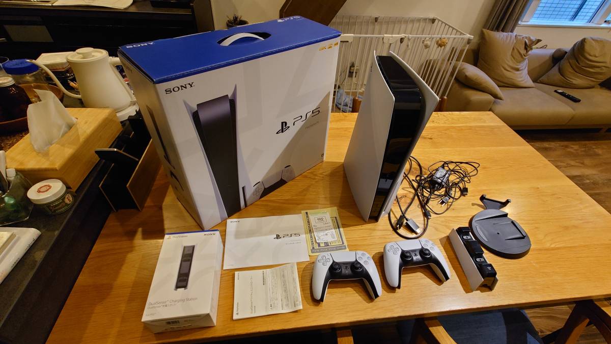 プレイステーション5本体中古品 純正コントローラー中古品 純正コントローラー充電可能充電器中古品セット出品 全て元箱付属