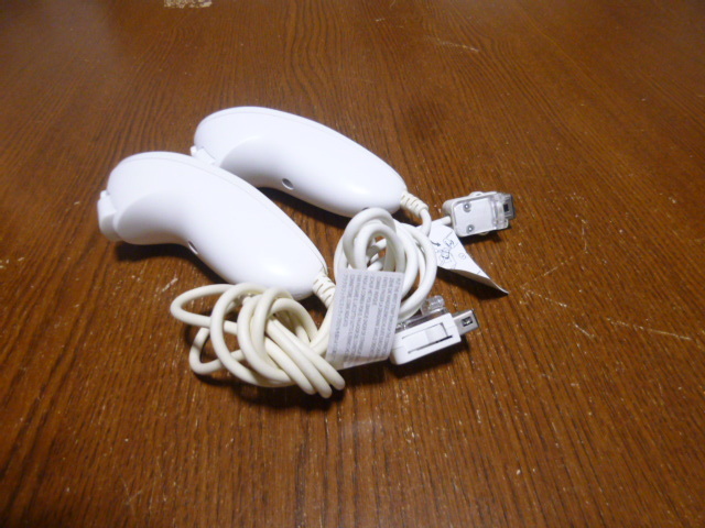 N023【即日配送 送料無料 動作確認済】Wii　ヌンチャク　2個セット　白　ホワイト（クリーニング済）RVL-004