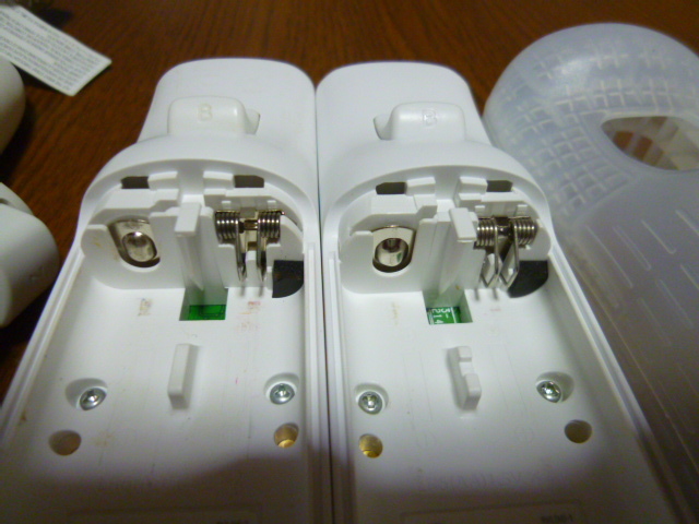RSJN049【送料無料】Wii リモコン　ジャケット ストラップ 　ヌンチャク　2個セット　ホワイト　白（動作良好 クリーニング済)白