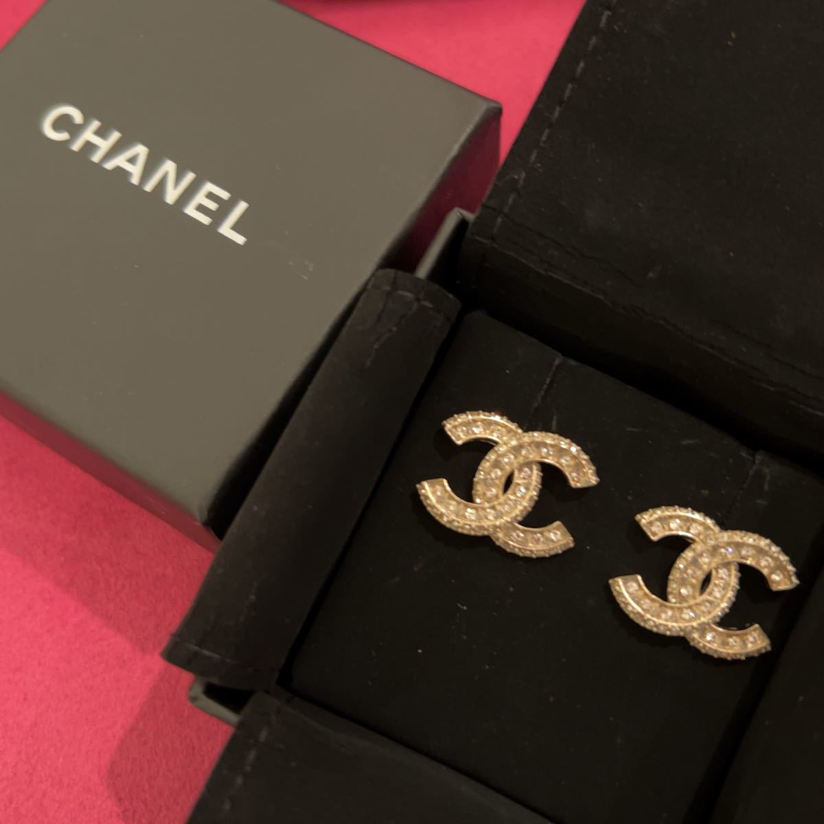 割引き CHANEL ピアス キラキラ ストーン ピアス ゴールド 定番 美品