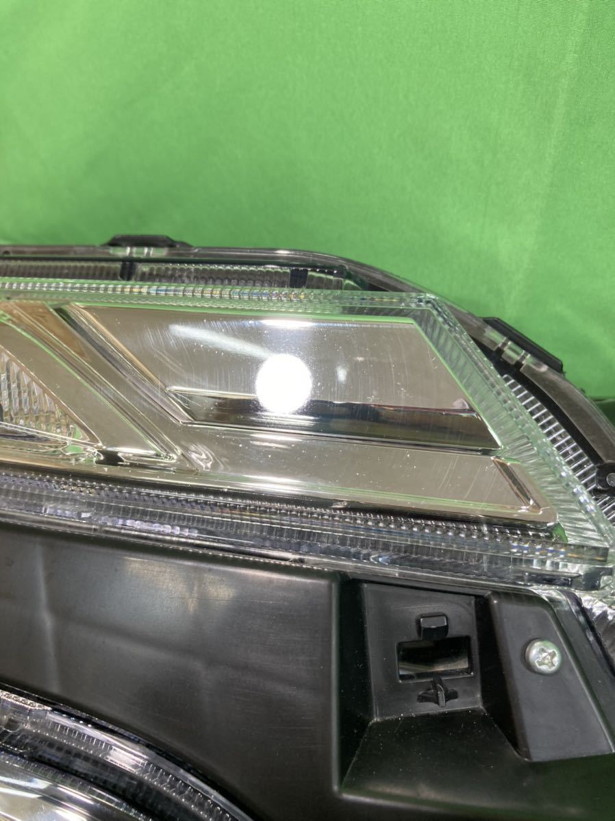 トヨタ ヴォクシー 80系 後期用 右ヘッドライト LEDタイプ 飛び石傷と