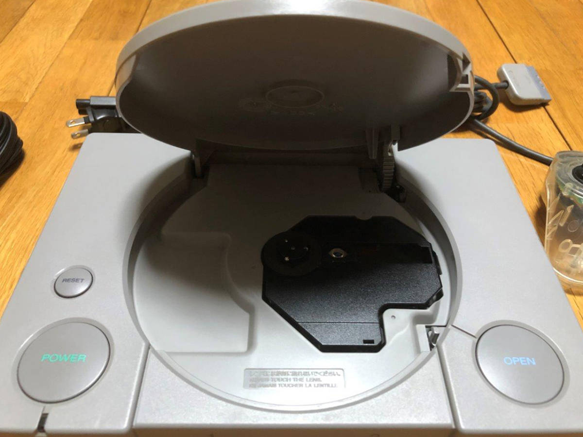 初代 PlayStation　プレイステーション PS1 プレステ1 SCPH-9000　本体　SONY/ソニー 製造 : S KISARAZU　(b_蓋の跳ね返りも殆どありません。