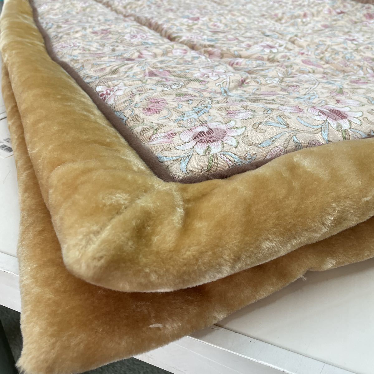 6120円 【新品】200×300 V&A 長方形 こたつ掛け布団 6120円 【新品】200×300 V&A 長方形 こたつ掛け布団