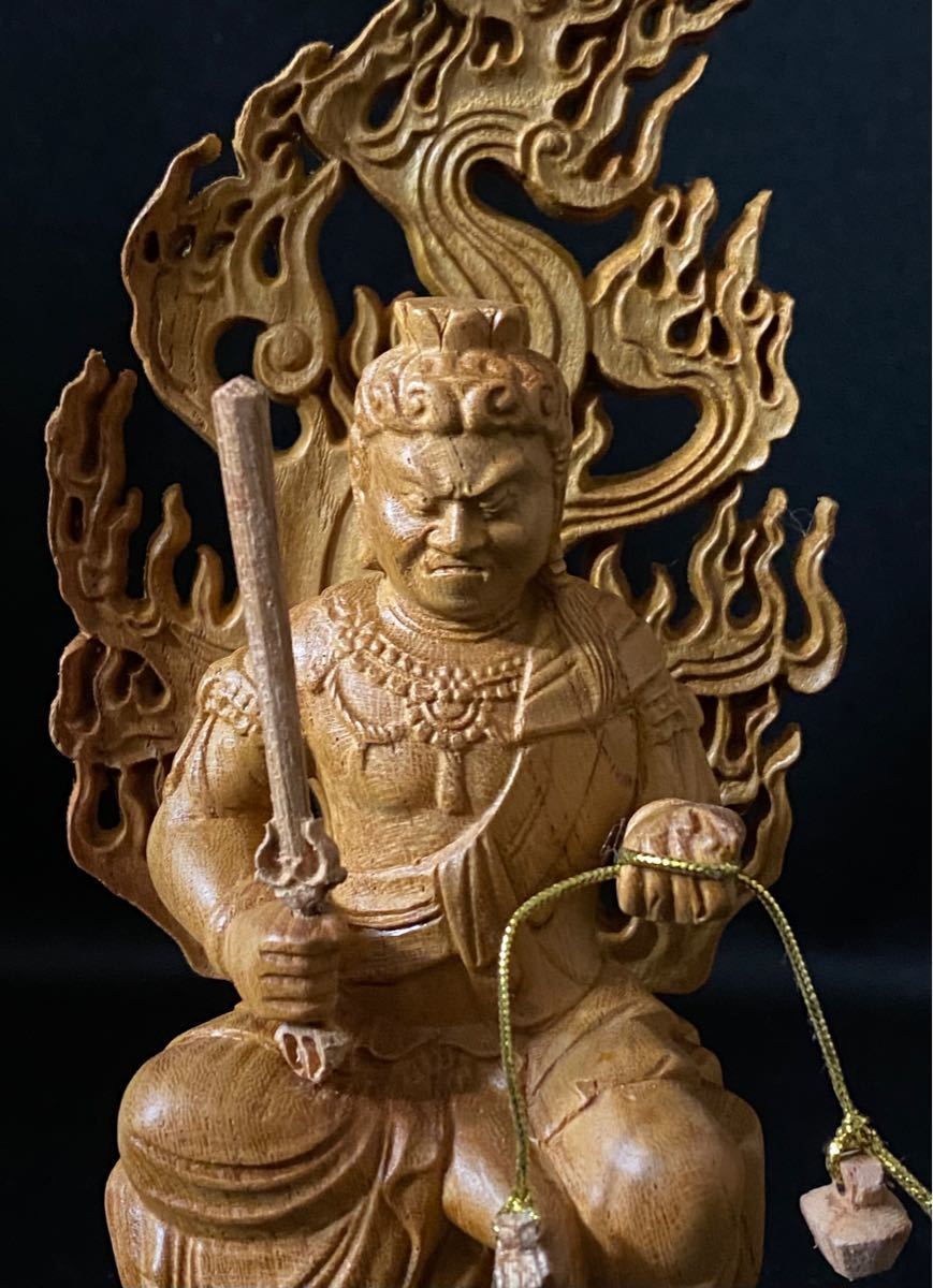 井波彫刻　一刀彫り　仏教工芸品　総ケヤキ材　精密彫刻　仏師で仕上げ品　不動明王座像