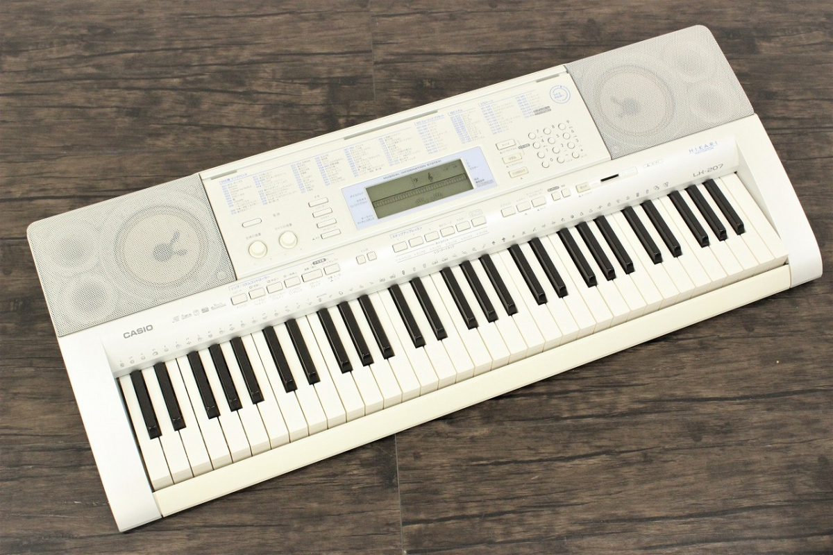 行董 CASIO カシオ 電子ピアノ LK-207 キーボード 61鍵 鍵盤 光
