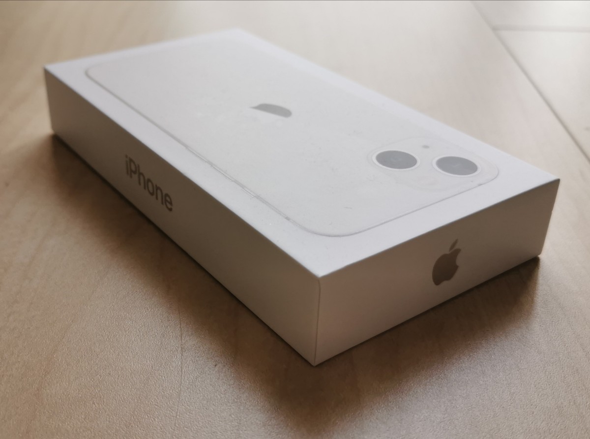 本体新品未開封】iPhone 13 スターライト 128GB ドコモ SIMフリー