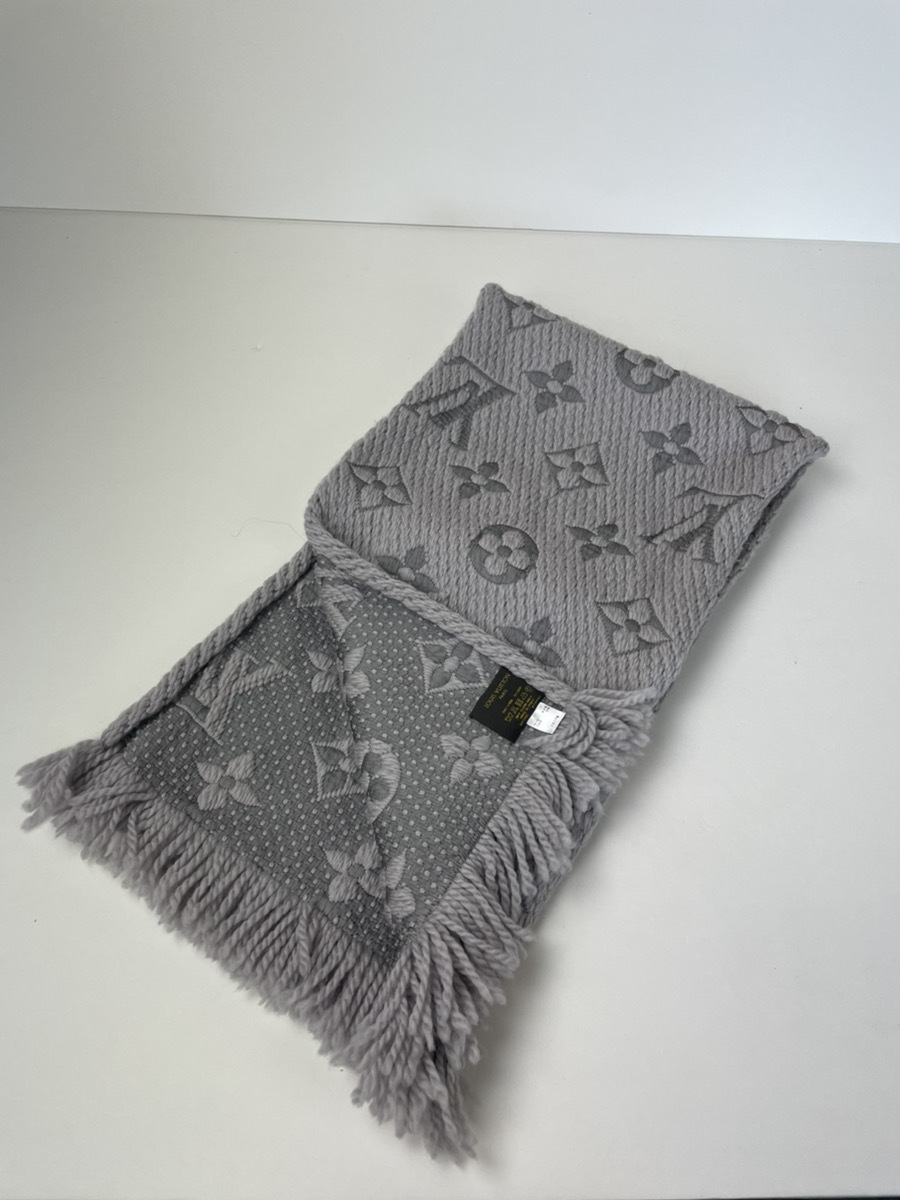 ☆LOUIS VUITTON/ルイヴィトン/マフラー/グレー/エシャルプ・ロゴ 自宅で試着 美品 ルイヴィトン グレー マフラー ロゴマニア マフラー/ショール