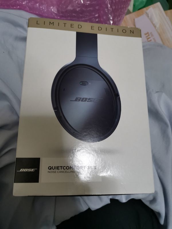 Bose QuietComfort 35 Wireless Headphones II Wireless Noise Cancelling Headphones with Amazon Alexa Limited Color Triple Midnight