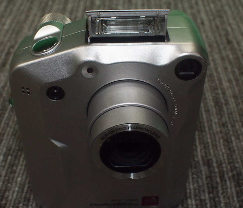 YI キ8-115 FUJIFILM 富士フィルム FinePix 6800Z スーパーCCDハニカム搭載 デジタルカメラ 603万画素 デジカメ ジャンク 現状品_画像4
