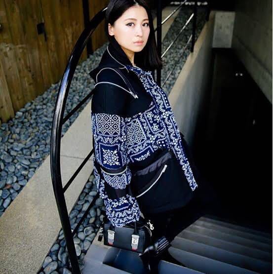 標準価格 sacai 18aw セットアップ reyn spooner ニット/セーター 直営店から日本全国 sacai バンダナ セットアップ その他