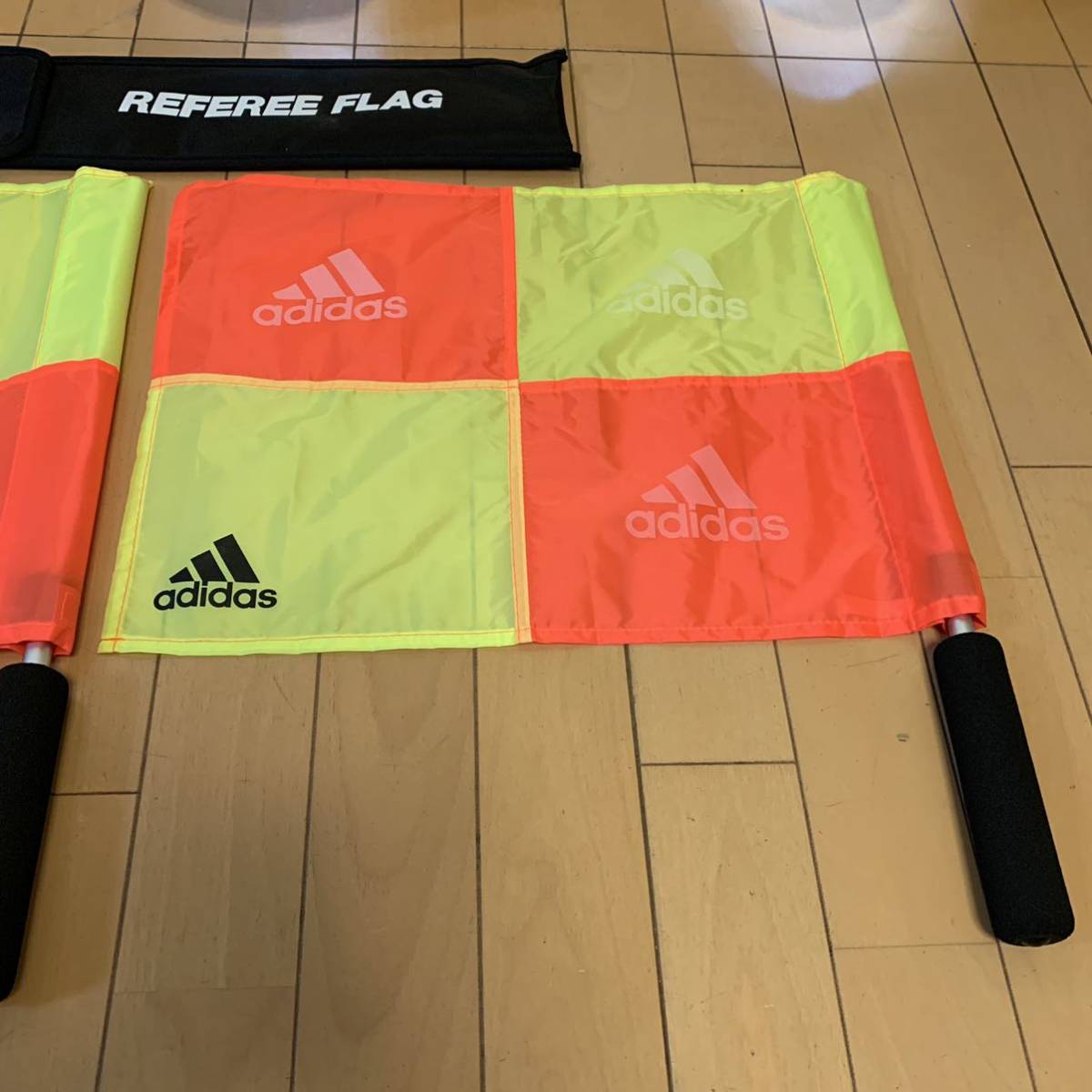 adidas サッカー 審判用 フラッグ 2本セット adidas アディダス レフリーフラッグ REFEREE FLAG 2本組 ケース