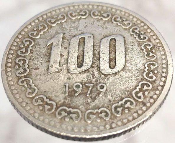 大韓民国100ウォン硬貨　1979年　直径23.8mm　　　100 韓国銀行 外国コイン 硬貨 古銭 古美術 骨董 貨幣_画像8
